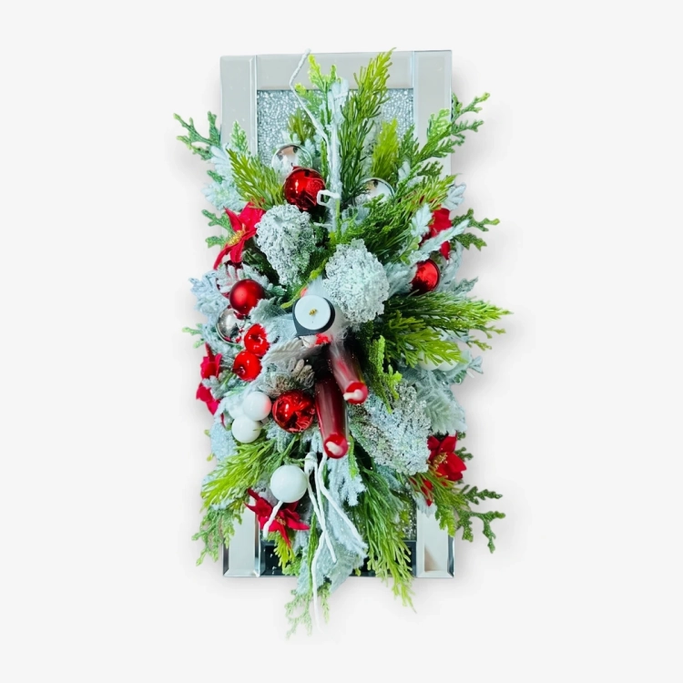 Stroik świąteczny na lustrzanej tacy – widok z góry