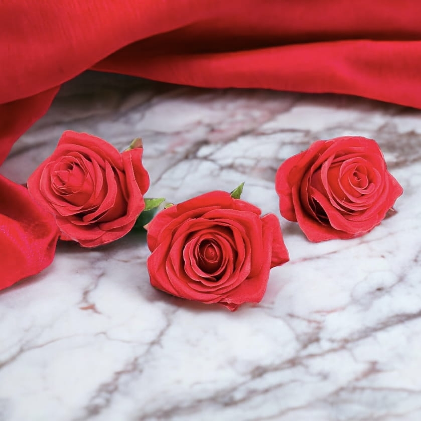 sztuczna róża główka czerwona