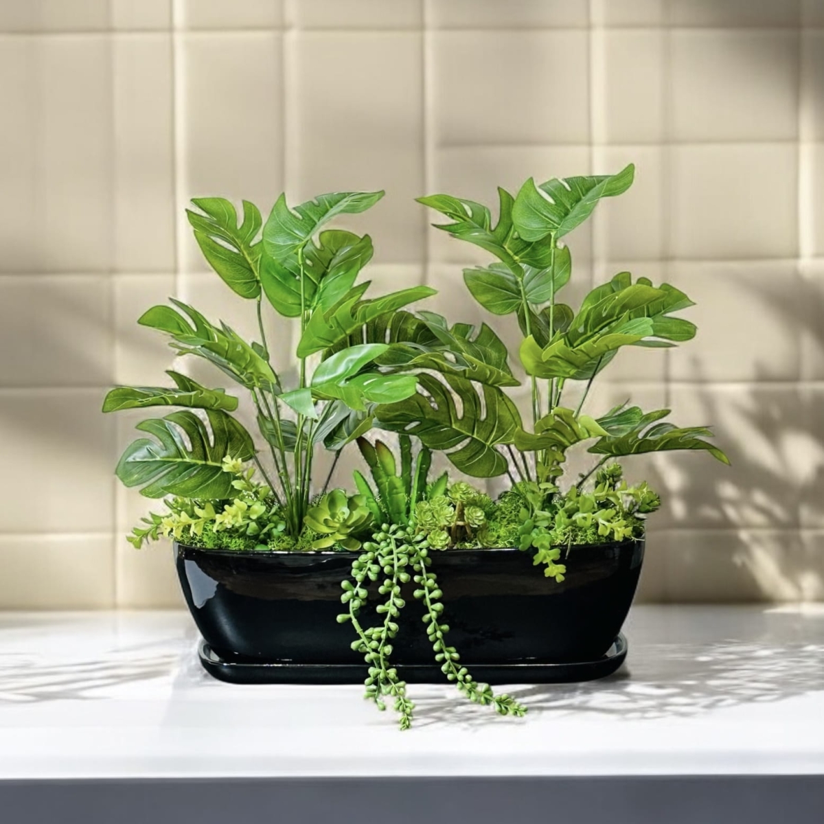 Sztuczna monstera w donicy