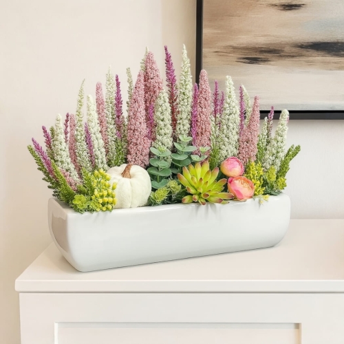 Kompozycja z wrzosów w podłużnej rynnie 