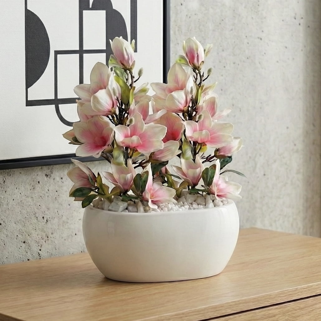 Sztuczna magnolia w doniczce
