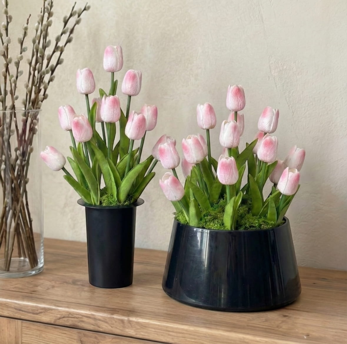 stroik na cmentarz, wiosenna kompozycja z tulipanów