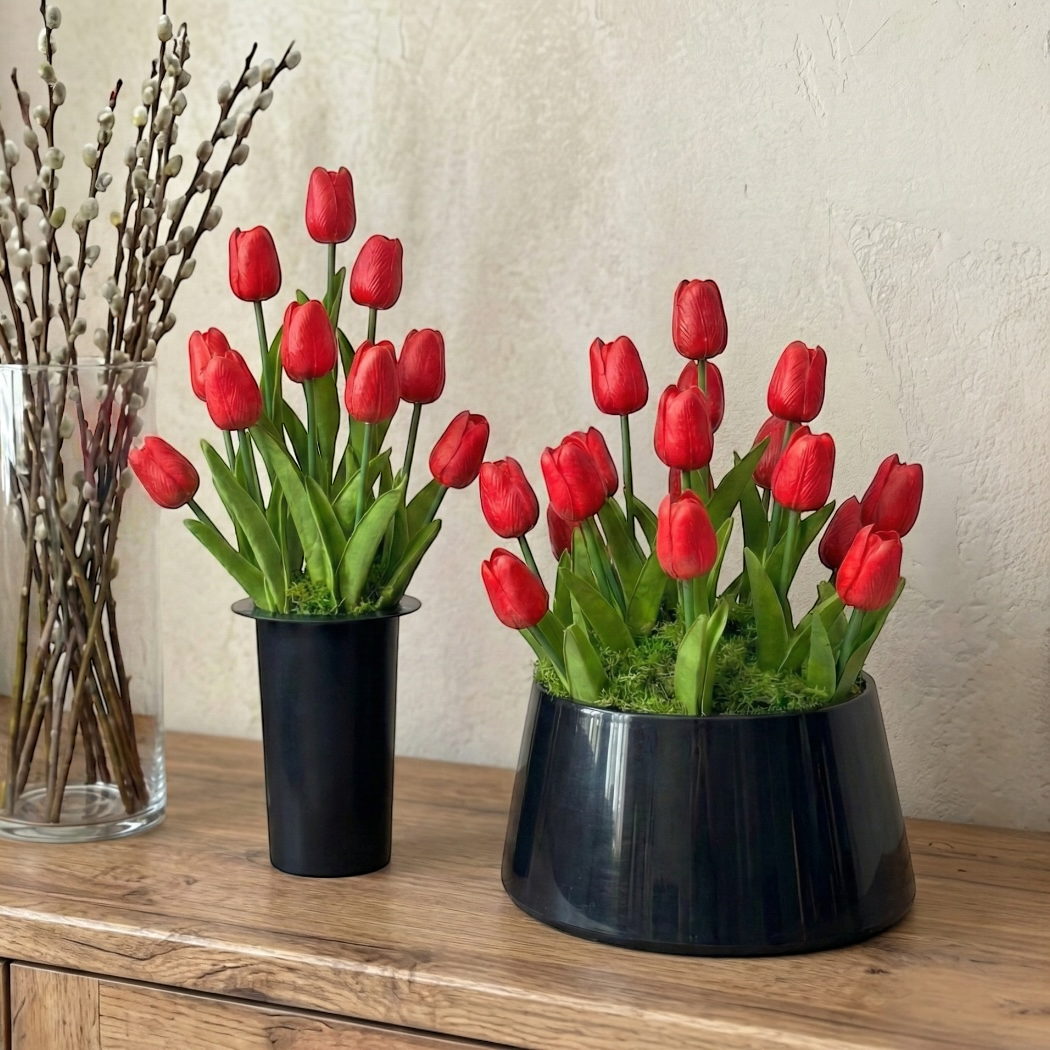 stroik na cmentarz, wiosenna kompozycja z tulipanów