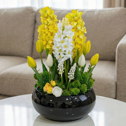 Kompozycja z hiacyntów i tulipanów w doniczce  