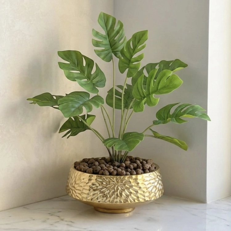 Sztuczna monstera w donicy