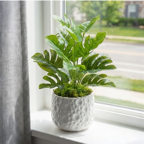 sztuczna monstera w doniczce