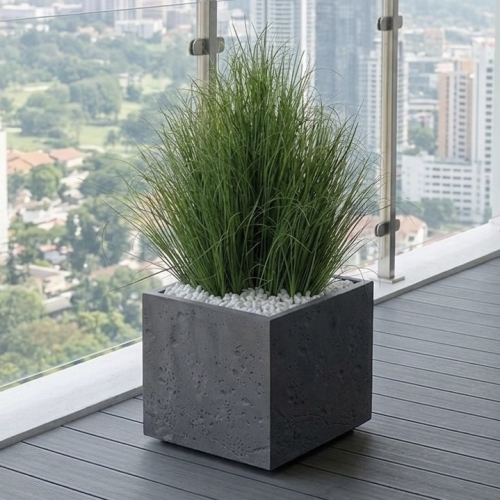 Sztuczny trawa w donicy 