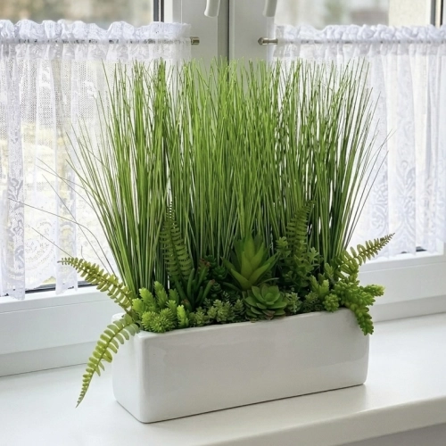 Sztuczna trawa z sukulentami w doniczce  