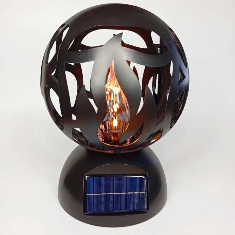 Znicz solarny LED czarny w formie ażurowej kuli z motywem płomienia