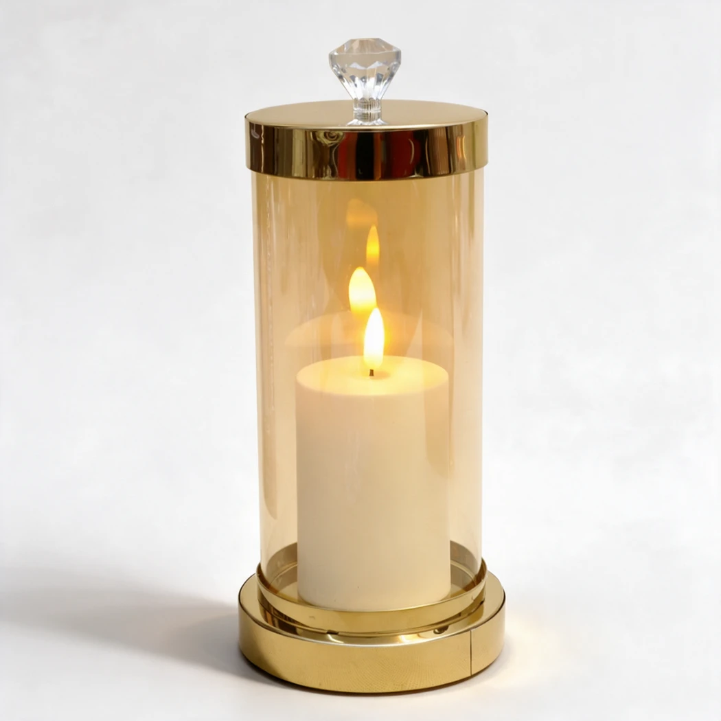 Lampion Glamour złoty ze świecą LED zapaloną w środku